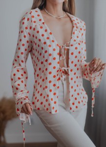 Lekka satynowa bluzka z wiązaniem w grochy Asos/ r. M